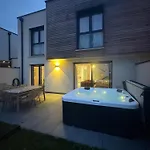ヴィラ La Bulle Doree Luxury Private Jacuzzi House 4 Bedroom Tourist Center アムネヴィル
