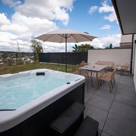 Bulle Doree & Jacuzzi Prive Au Coeur Du Centre Touristique Et Thermal Face Snowworld Vila *