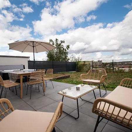 Bulle Doree & Jacuzzi Prive Au Coeur Du Centre Touristique Et Thermal Face Snowworld *