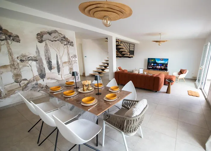 别墅 La Bulle Doree Luxury Private Jacuzzi House 4 Bedroom Tourist Center 岩尼维利