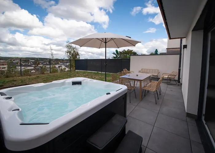 La Bulle Doree Luxury Private Jacuzzi House 4 Bedroom Tourist Center 别墅 *